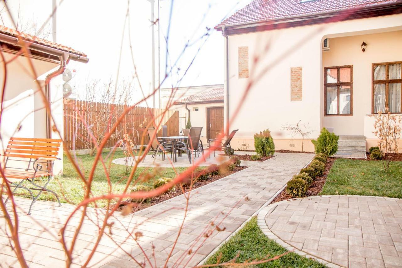 Antique Aparthotel Gyulafehérvár Kültér fotó